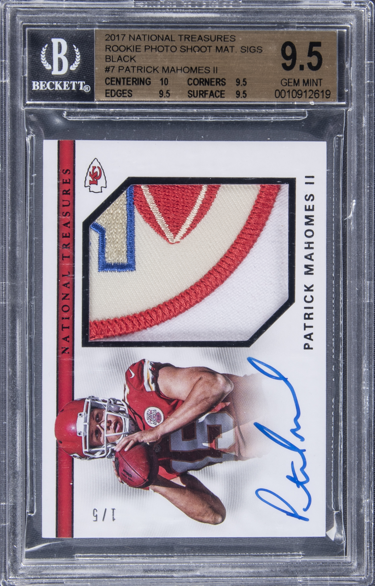2017 National Treasures Rookie Photo Shoot Materials Signatures Black #7 Patrick Mahomes ll Rookie Logo Patch Auto (#1/5) - BGS 9.5/BGS 10