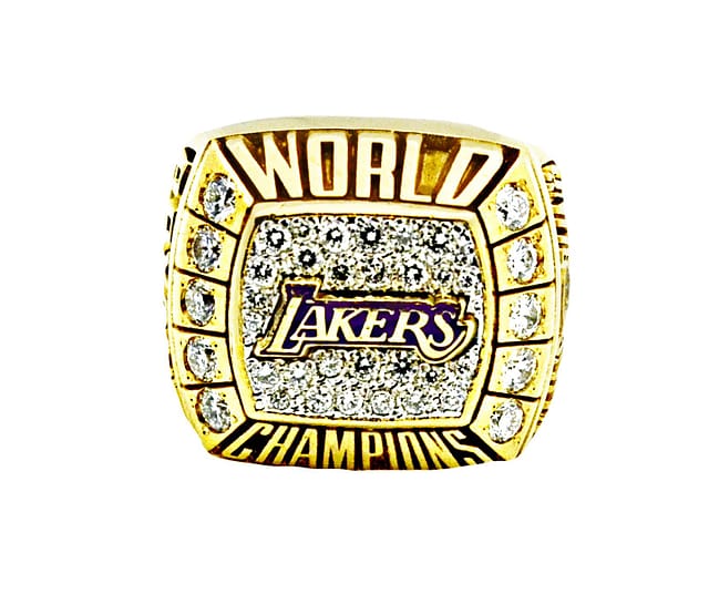 Kobe Bryant 2000 Los Angeles Lakers NBA Championship Ring 14K-40 Diamonds (Laker Issued Player Ring Gifted by Kobe to Joe Bryant)